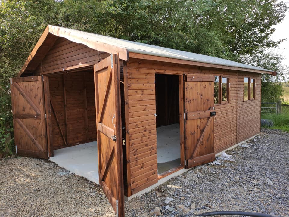 This image has an empty alt attribute; its file name is garage2.jpg